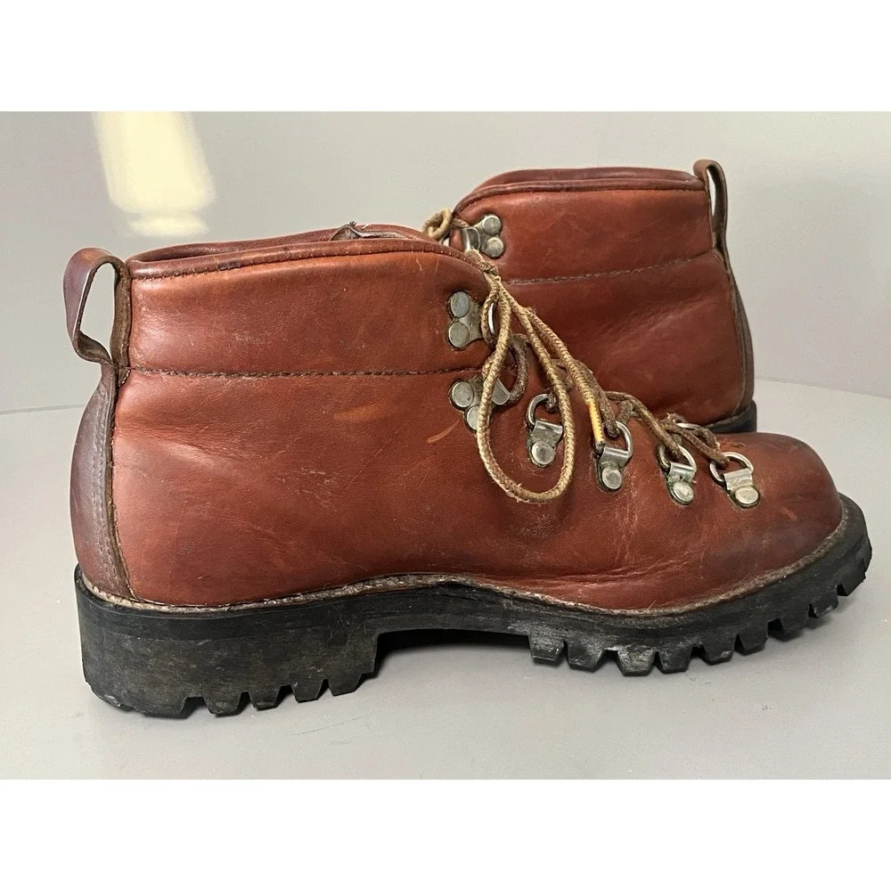 Vtg Danner Mountain light Hiking Boots Men's Size 8 B Leather Vibram - Nice!